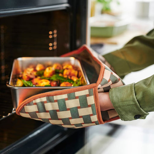 RINNIG oven mitt, patterned in warm earth tones, held in hand for baking in a modern kitchen
80575126