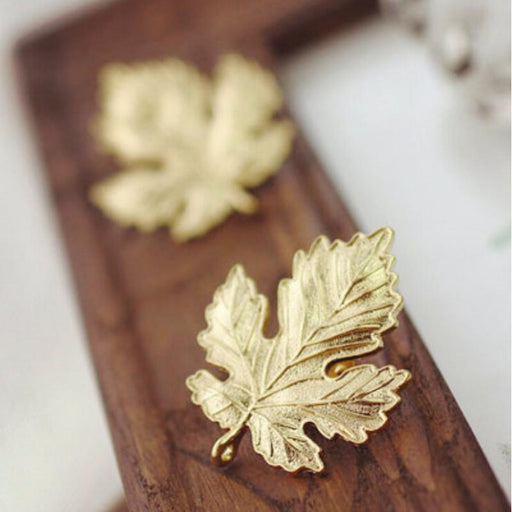 Digital Shoppy  Cute Leaves Tree Maple Leaf Enamel Brooch Pin Jeans Clothes Badge Fashion Jewelry Wholesale For Women FREE SHIPPING - digitalshoppy.in